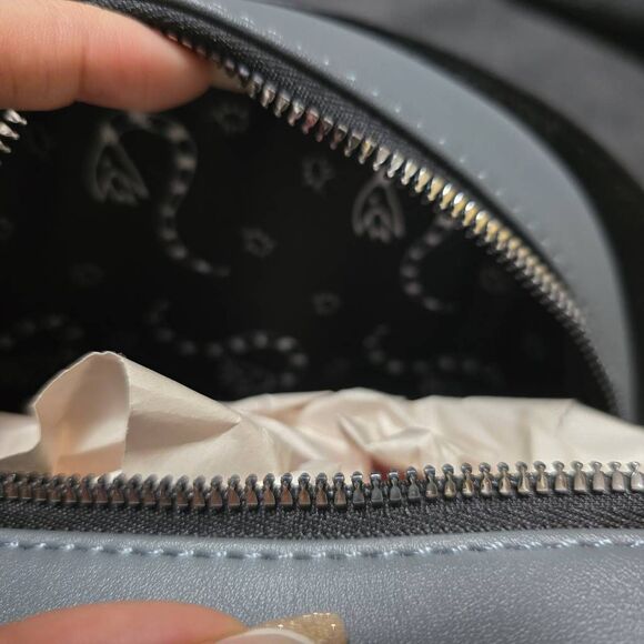 Her Universe Beetlejuice Chibi Lydia Goth Emo Camera Mini Backpack New w/Defect - Picture 3 of 3